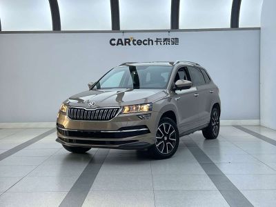 Skoda Karoq, 2023 г., белый, 34 000 км Skoda 柯珞克, 2023 г., шампань / коричневый, 48 000 км
