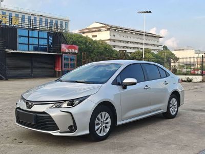 Toyota Corolla, 2023 г., белый, 31 000 км Toyota Corolla, 2023 г., серебристый / серый, 33 000 км