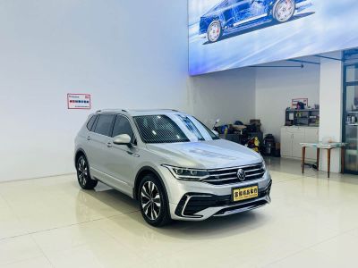Volkswagen Tiguan L, 2022 г., белый, 70 000 км Volkswagen Tiguan L 2022 330TSI автомат одна ведущая ось R-Line комплектация «Юэсян»
