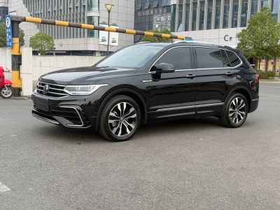 Volkswagen Tiguan L, 2024 г., чёрный, 46 100 км Volkswagen Tiguan L 2024 330TSI автомат одна ведущая ось R-Line комплектация «Юэсян»