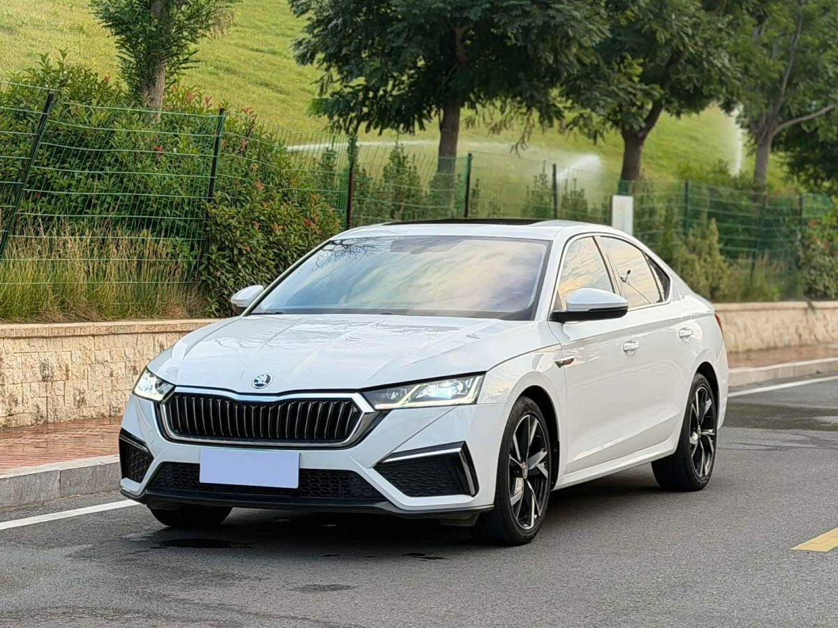 Skoda 明锐, 2022 г., белый, 16 000 км Skoda 明锐, 2022 г., белый, 16 000 км