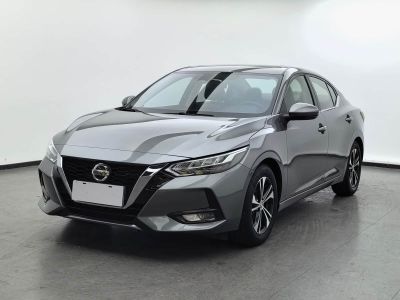 Nissan Sylphy, 2021 г., белый, 17 500 км Nissan Sylphy, 2021 г., серебристый / серый, 59 000 км