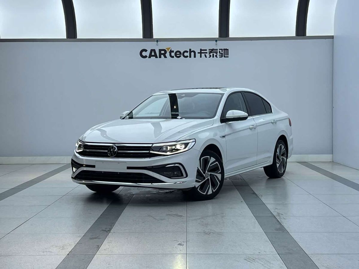 Volkswagen Bora, 2022 г., белый, 13 000 км Volkswagen Bora 2023 280TSI DSG комплектация «Цзуньсин»