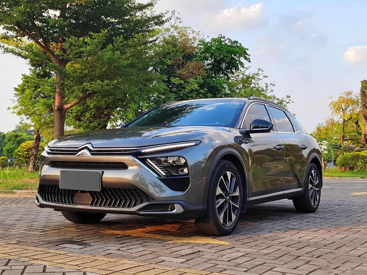 Citroen 凡尔赛C5 X, 2023 г., зелёный, 43 000 км Citroen 凡尔赛C5 X, 2023 г., зелёный, 43 000 км