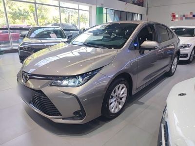 Toyota Corolla, 2021 г., белый, 19 000 км Toyota Corolla, 2021 г., серебристый / серый, 41 000 км