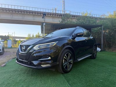 Nissan Qashqai, 2022 г., белый, 45 000 км Nissan 逍客, 2022 г., чёрный, 36 000 км