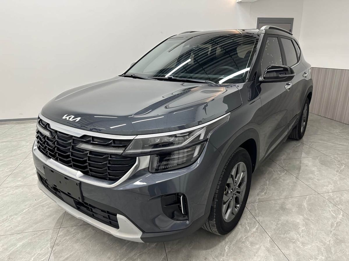 Kia 赛图斯, 2024 г., серебристый / серый, 21 000 км Kia 赛图斯, 2024 г., серебристый / серый, 21 000 км