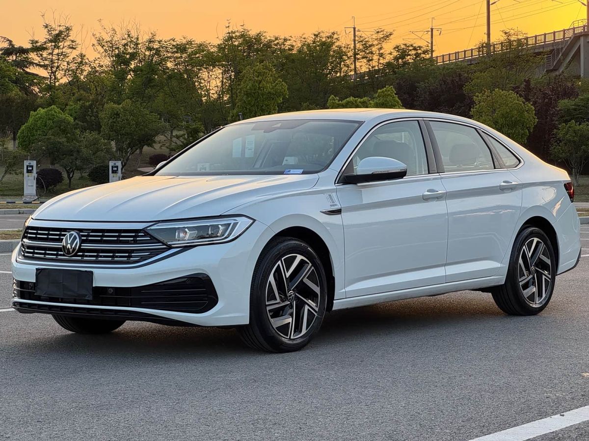 Volkswagen Sagitar, 2025 г., белый, 5 000 км Volkswagen Sagitar 2025 300TSI DSG комплектация «Чаоюэ»