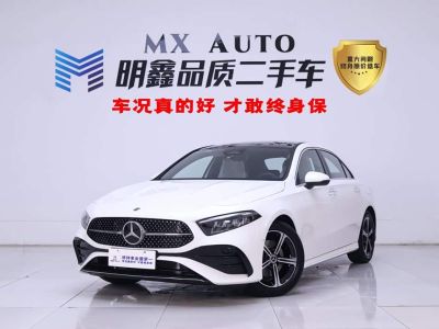 Mercedes-Benz A-Class, 2024 г., красный / фиолетовый, 28 000 км Mercedes-Benz A级 2025 A 200 L комплектация «Стиль»