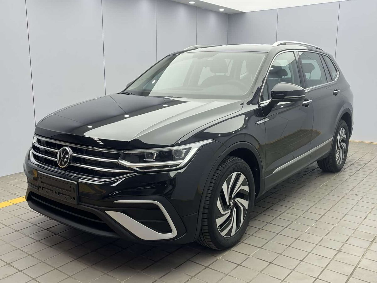 Volkswagen Tiguan L, 2023 г., чёрный, 38 000 км Volkswagen Tiguan L 2023 280TSI автомат одна ведущая ось ограниченная серия «Чаочуан»
