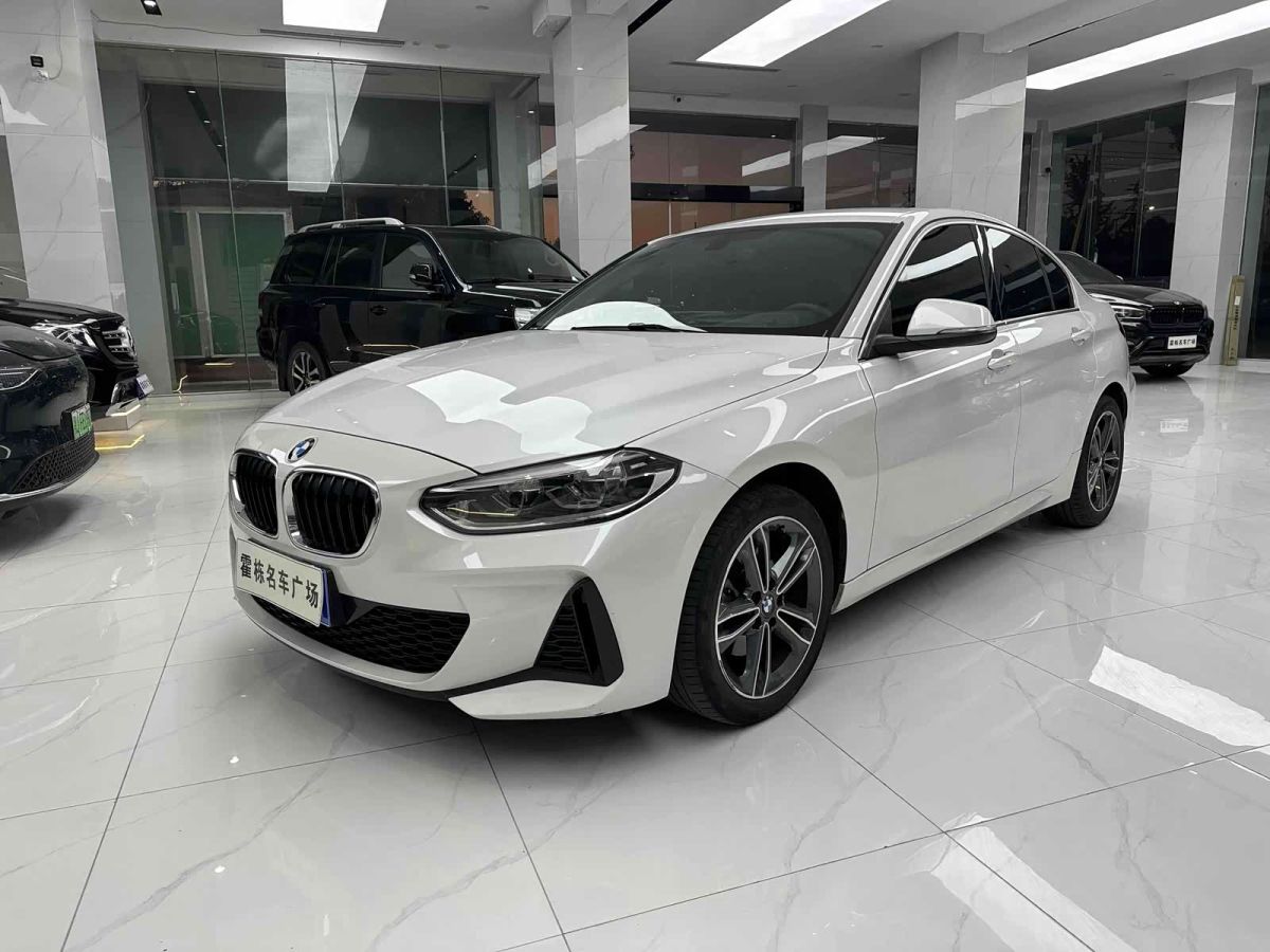 BMW 1 серия, 2022 г., белый, 30 000 км BMW 1 серия 2022 120i M Спорт