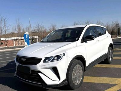 Geely 帝豪, 2021 г., белый, 18 000 км Geely 缤越, 2025 г., белый, 80 км