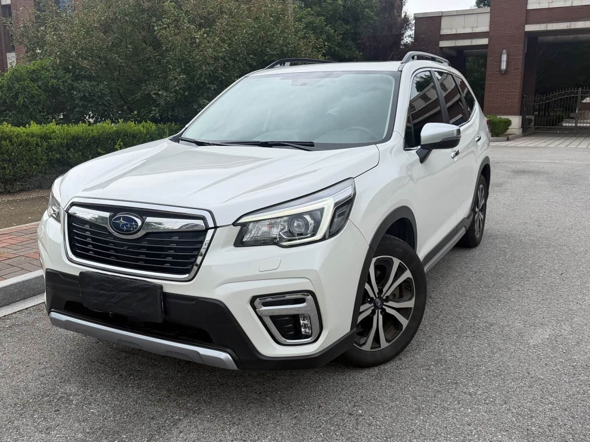 Subaru Forester, 2021 г., белый, 73 000 км Subaru 森林人, 2021 г., белый, 73 000 км