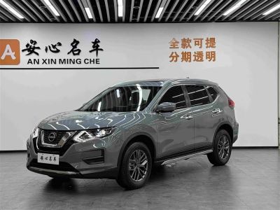Nissan X-Trail, 2025 г., белый, 8 000 км Nissan X-Trail, 2025 г., серебристый / серый, 11 000 км