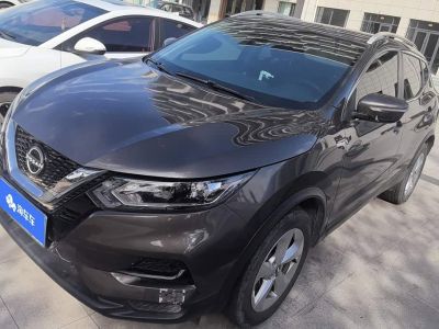 Nissan Qashqai, 2023 г., белый, 34 000 км Nissan 逍客, 2023 г., серебристый / серый, 37 300 км