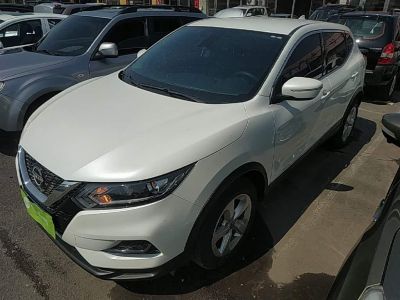 Nissan Qashqai, 2022 г., шампань / коричневый, 34 200 км Nissan 逍客, 2023 г., белый, 20 700 км