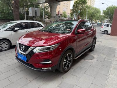 Nissan Qashqai, 2023 г., белый, 34 000 км Nissan 逍客, 2023 г., красный / фиолетовый, 28 000 км