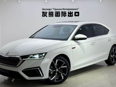 Skoda Octavia, 2021 г., чёрный, 60 000 км Skoda 明锐, 2022 г., белый, 13 000 км