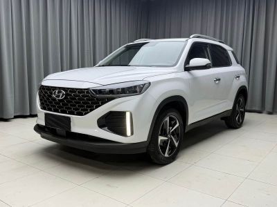 Hyundai ix35, 2021 г., серебристый / серый, 30 000 км Hyundai ix35, 2022 г., белый, 40 000 км