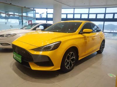 Audi Q2L, 2021 г., серебристый / серый, 58 600 км MG 5, 2022 г., жёлтый / оранжевый, 45 500 км