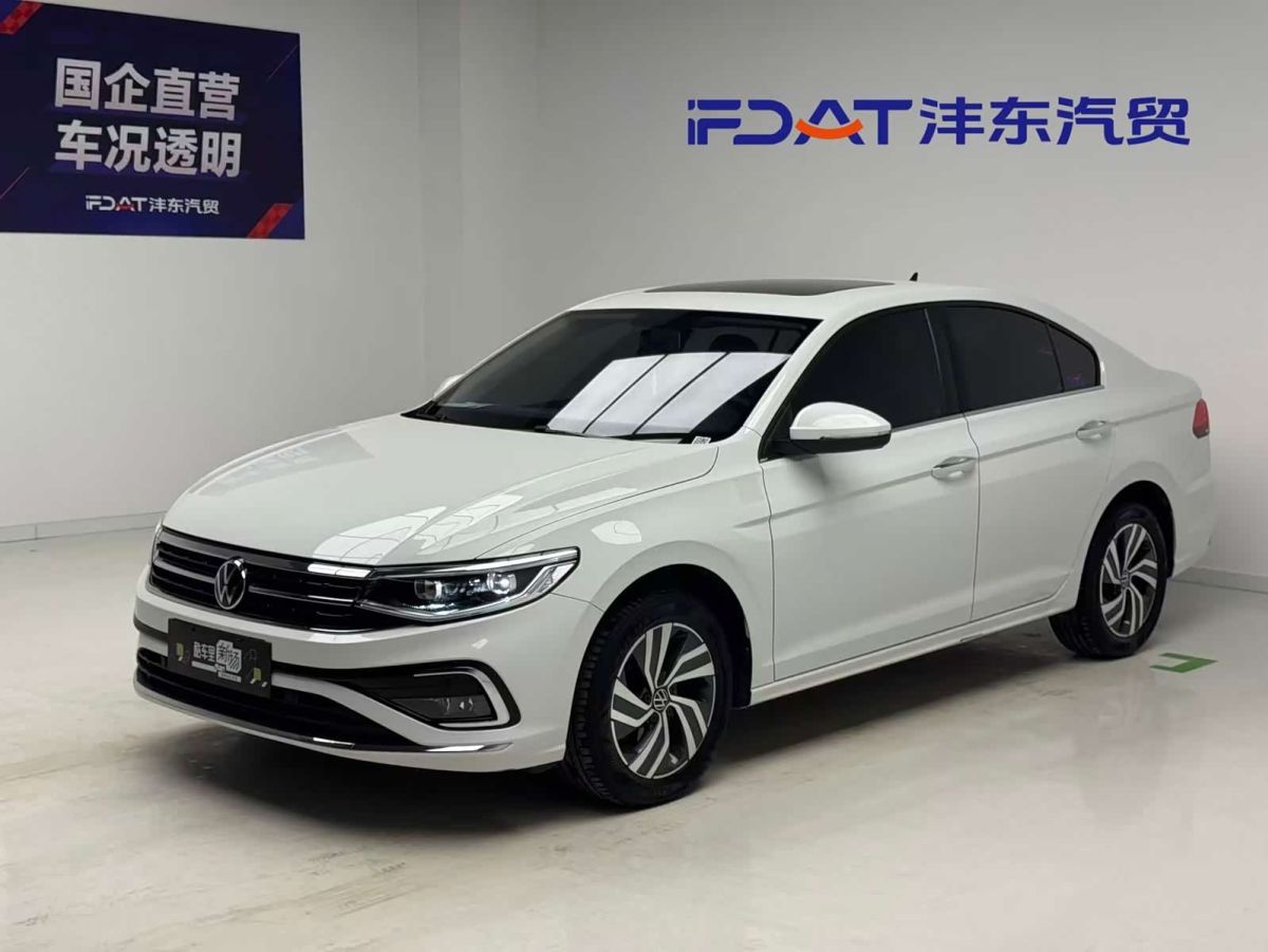 Volkswagen Bora, 2023 г., белый, 57 100 км Volkswagen Bora 2023 200TSI DSG Юэсин версия