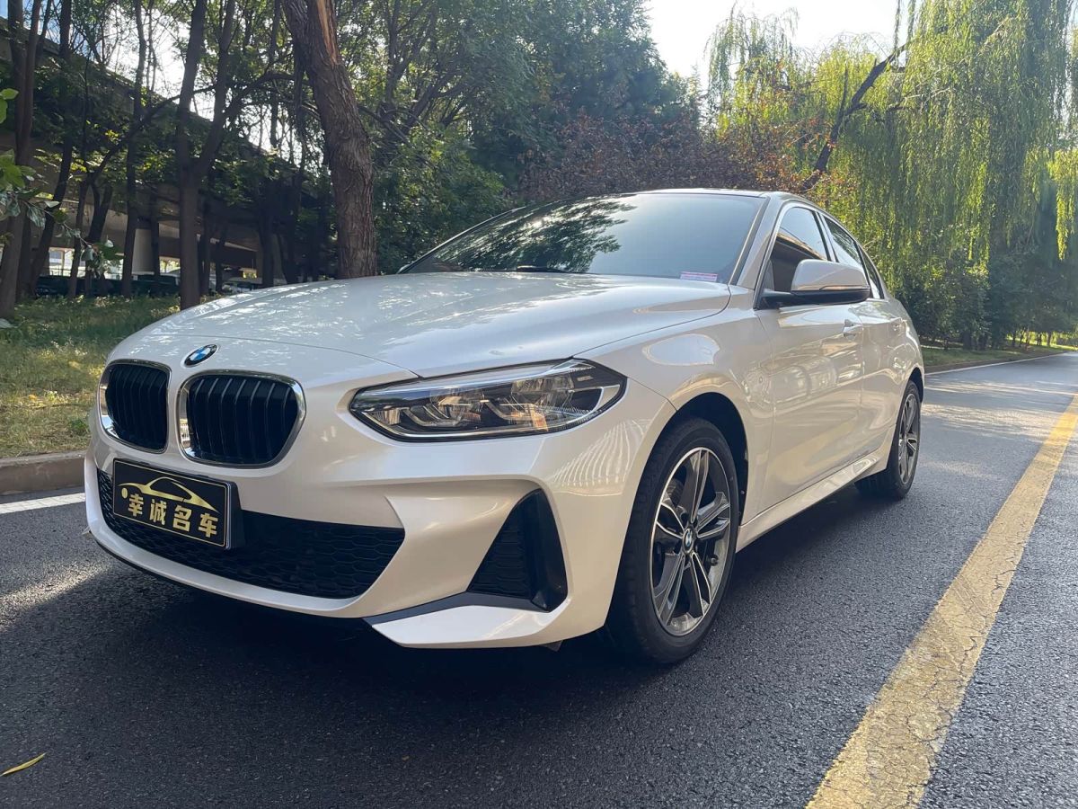 BMW 1 серия, 2021 г., белый, 80 000 км BMW 1 серия 2021 обновлённая версия 120i M Спорт