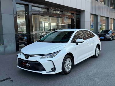 Toyota Corolla, 2023 г., серебристый / серый, 40 000 км Toyota Corolla, 2024 г., белый, 23 000 км
