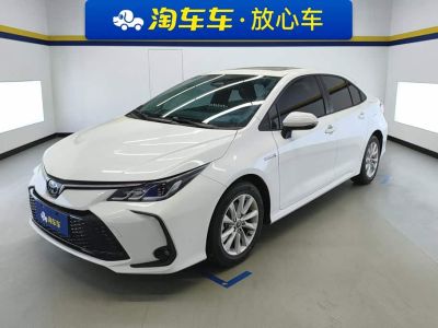Toyota Corolla, 2023 г., серебристый / серый, 40 000 км Toyota Corolla, 2024 г., белый, 7 200 км