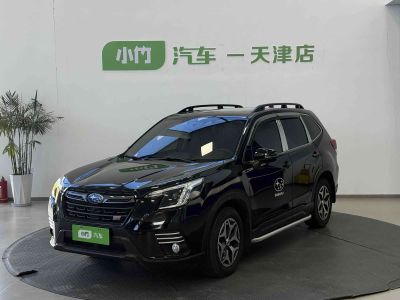 Subaru 森林人, 2021 г., белый, 40 000 км Subaru 森林人, 2023 г., чёрный, 33 000 км