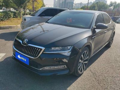 Skoda Superb, 2024 г., чёрный, 8 500 км Skoda 速派, 2025 г., чёрный, 17 700 км