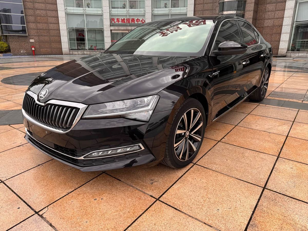 Skoda Superb, 2023 г., чёрный, 30 500 км Skoda 速派, 2023 г., чёрный, 30 500 км