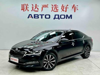 Skoda Superb, 2024 г., белый, 37 000 км Skoda 速派, 2024 г., чёрный, 8 300 км
