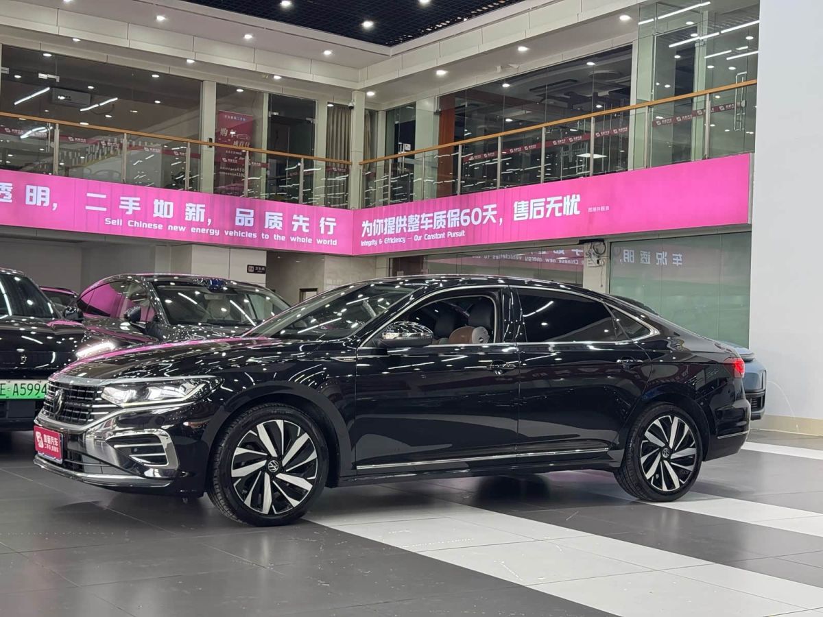 Volkswagen Passat, 2023 г., чёрный, 35 000 км Volkswagen Passat 2023 обновлённая версия 330TSI комплектация «Элита»