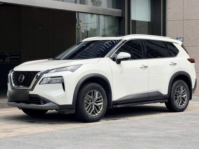 Nissan X-Trail, 2021 г., серебристый / серый, 39 000 км Nissan X-Trail, 2022 г., белый, 39 300 км