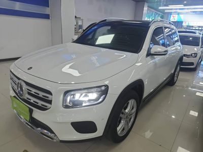Mercedes-Benz GLB, 2021 г., чёрный, 64 000 км Mercedes-Benz 奔驰GLB, 2022 г., белый, 37 600 км