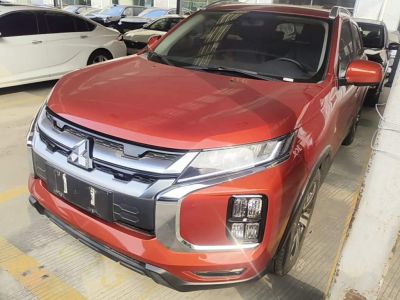 MG ZS, 2021 г., белый, 67 100 км Mitsubishi 劲炫ASX, 2023 г., жёлтый / оранжевый, 28 800 км