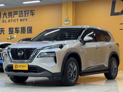 Nissan X-Trail, 2022 г., белый, 54 500 км Nissan X-Trail, 2022 г., шампань / коричневый, 50 000 км