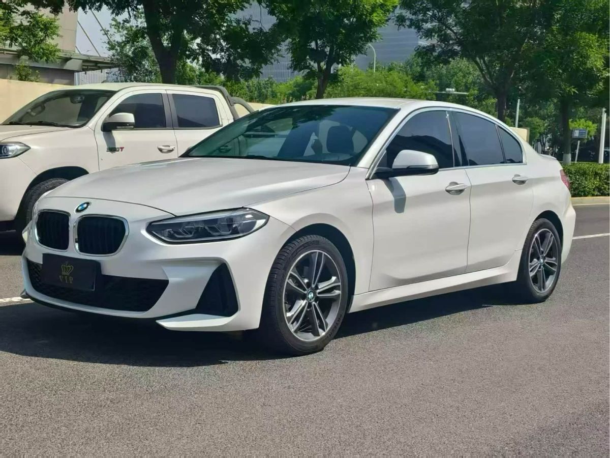 BMW 1 серия, 2021 г., белый, 50 000 км BMW 1 серия 2021 120i пакет M Sport, исполнение «Ночь»