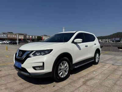 Nissan TIIDA, 2023 г., зелёный, 22 000 км Nissan X-Trail, 2021 г., белый, 10 000 км