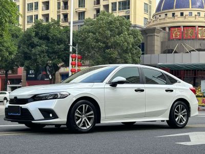 Honda Civic, 2024 г., синий, 42 700 км Honda Civic, 2025 г., белый, 32 000 км
