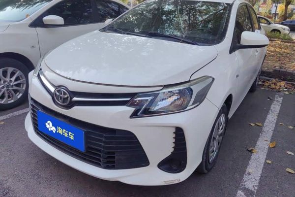 Toyota Levin, 2021 г., серебристый / серый, 41 000 км Toyota Vios, 2021 г., белый, 54 100 км