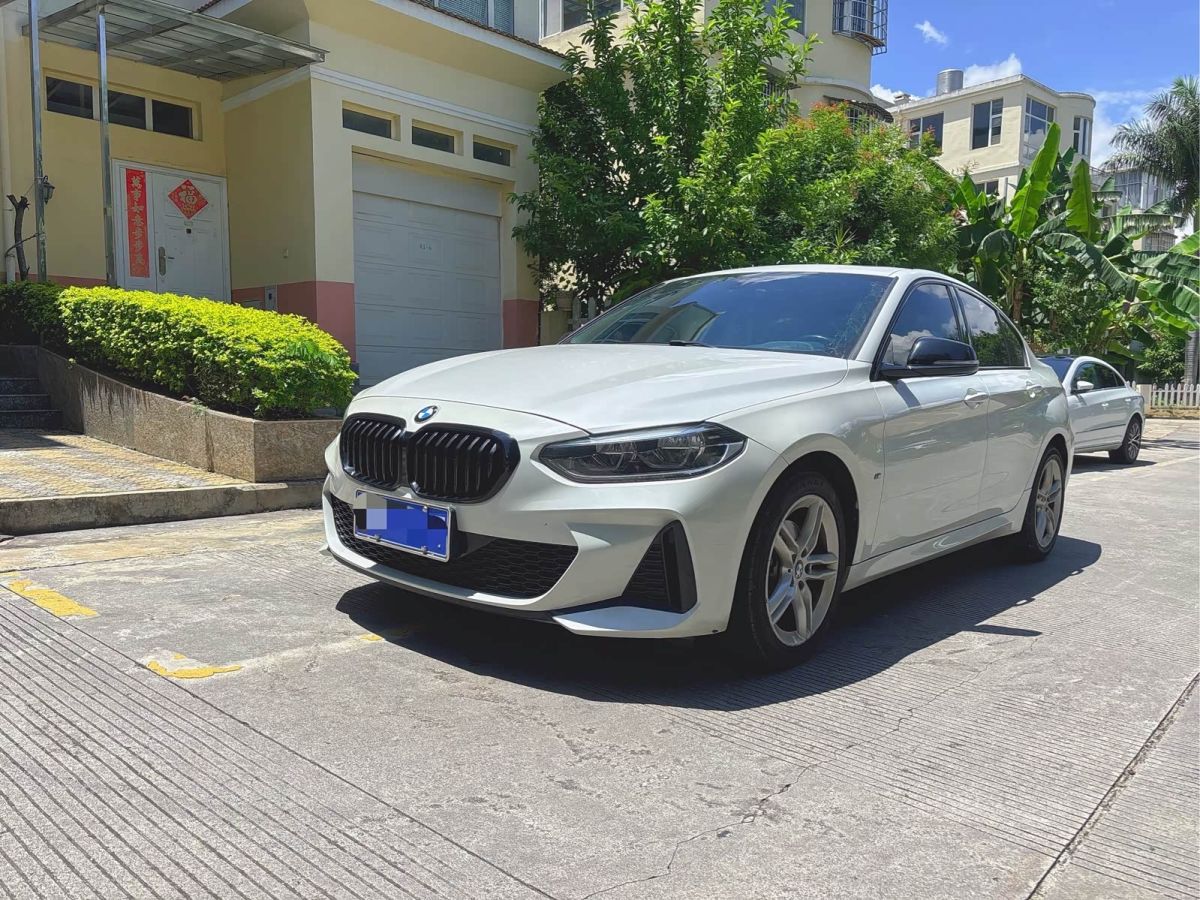 BMW 1 серия, 2021 г., белый, 73 000 км BMW 1 серия 2021 обновлённая версия 120i пакет M Sport, исполнение «Ночь»