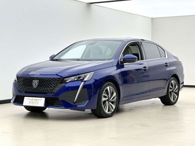 Peugeot 408, 2022 г., серебристый / серый, 50 000 км Peugeot 标致408, 2023 г., синий, 16 000 км