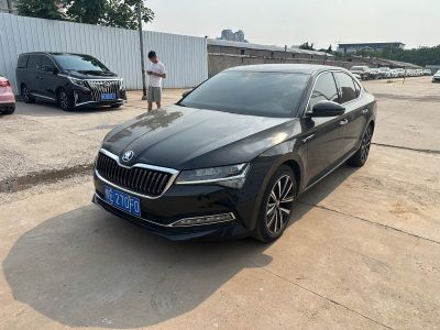 Skoda Superb, 2024 г., белый, 37 000 км Skoda 速派, 2024 г., чёрный, 35 000 км