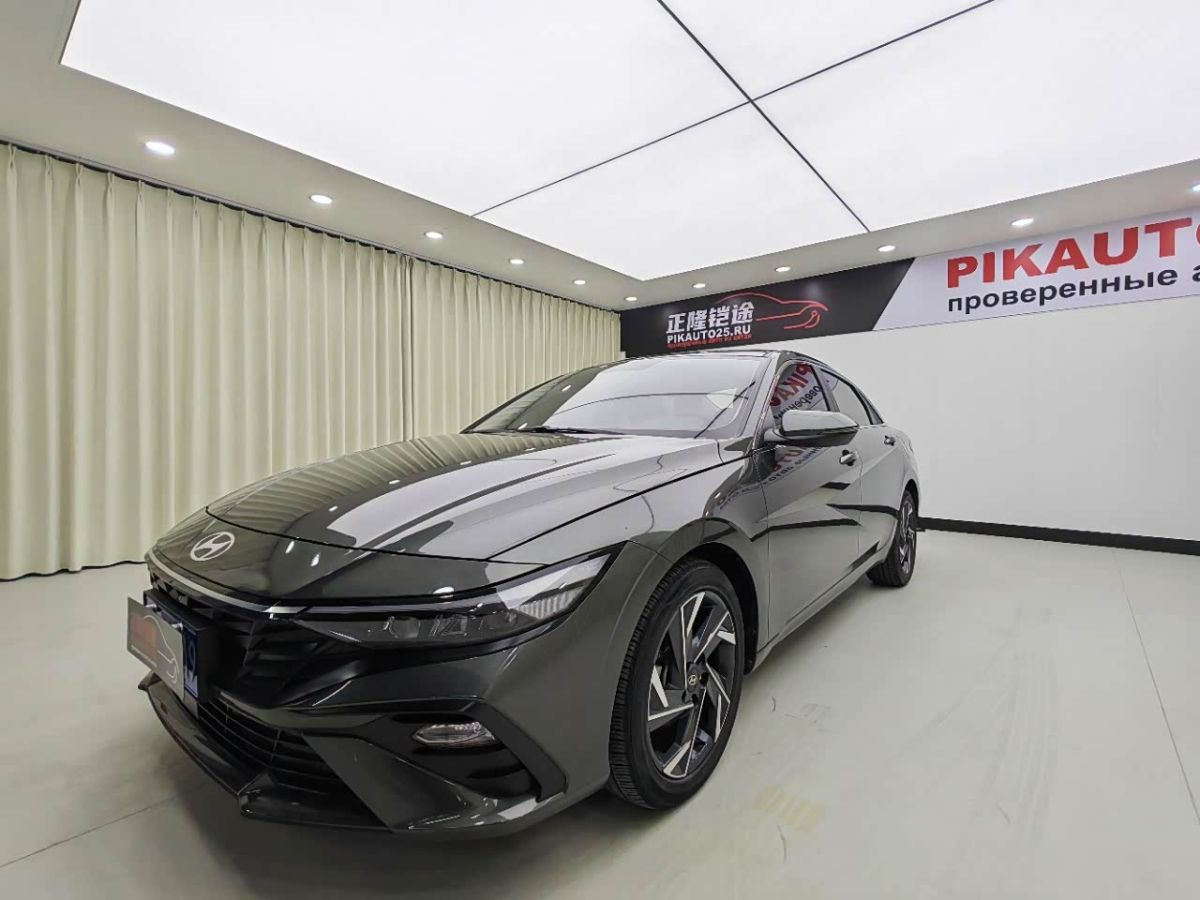 Hyundai Elantra, 2024 г., серебристый / серый, 14 000 км Hyundai Elantra, 2024 г., серебристый / серый, 14 000 км