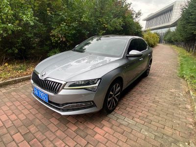 Skoda Superb, 2023 г., серебристый / серый, 35 100 км Skoda 速派, 2023 г., серебристый / серый, 58 000 км