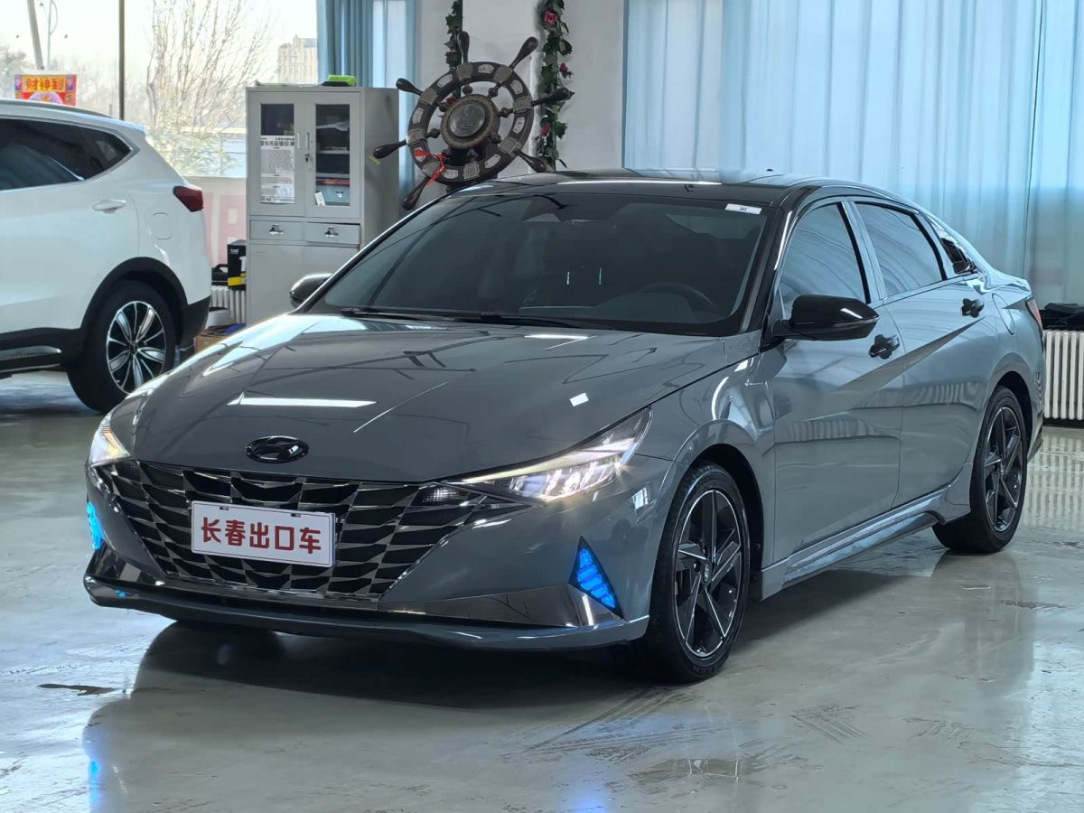 Hyundai Elantra, 2023 г., серебристый / серый, 26 000 км Hyundai Elantra, 2023 г., серебристый / серый, 26 000 км