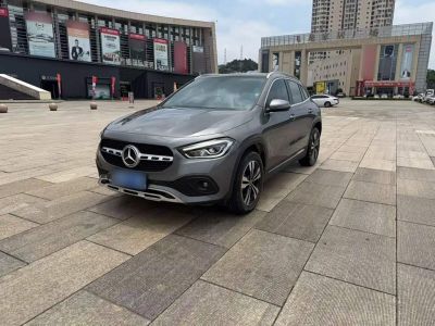 Mercedes-Benz GLA, 2021 г., красный / фиолетовый, 65 000 км Mercedes-Benz 奔驰GLA, 2021 г., серебристый / серый, 61 600 км
