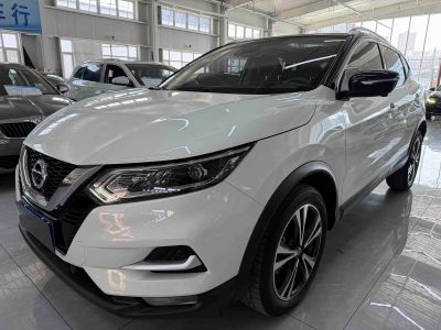Nissan Qashqai, 2022 г., шампань / коричневый, 34 200 км Nissan 逍客, 2023 г., белый, 30 800 км