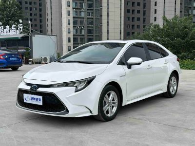 Toyota Levin, 2021 г., серебристый / серый, 45 000 км Toyota Levin, 2022 г., белый, 32 000 км